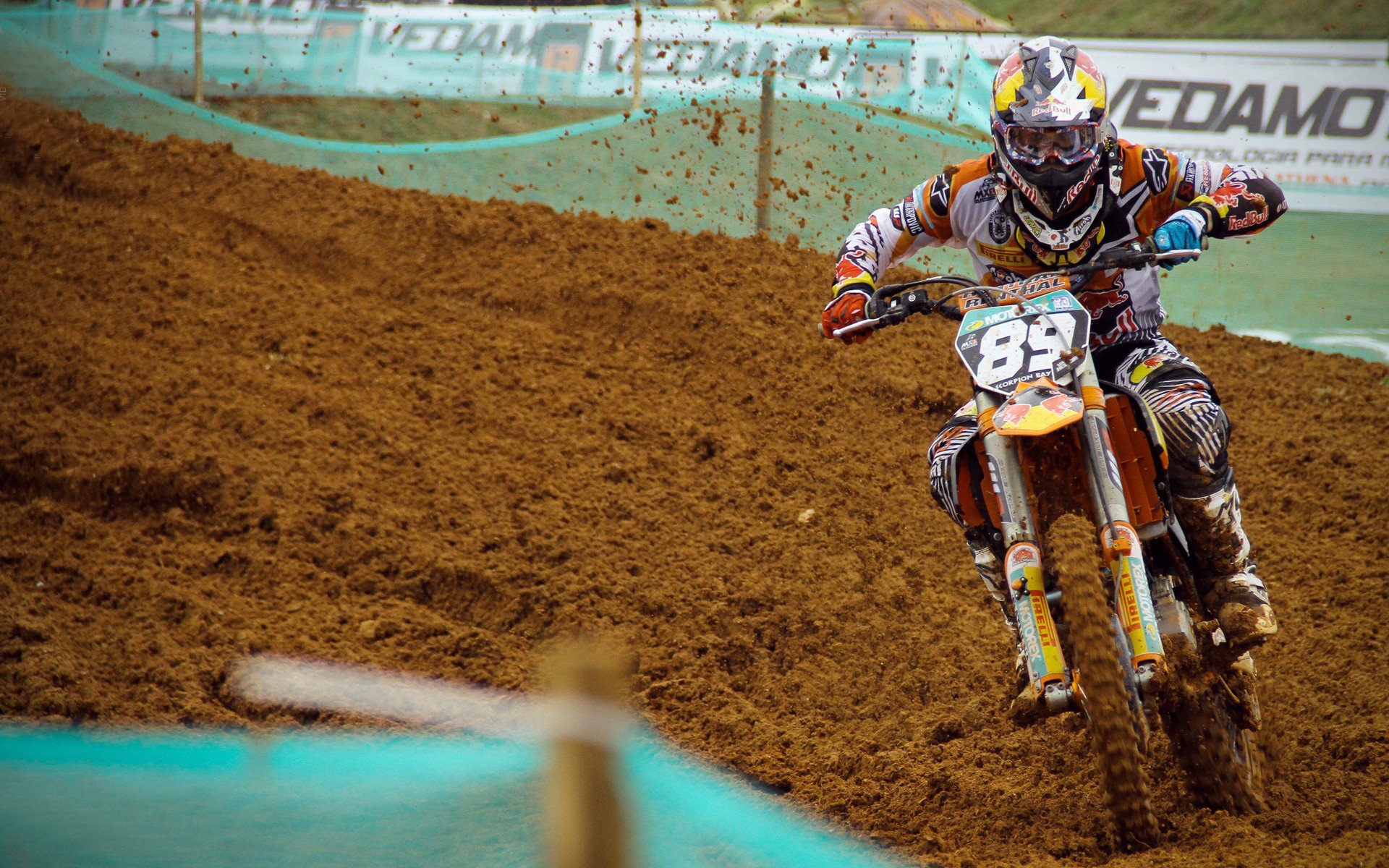 在线登录入口-凯恩焦点对战，德约科维奇与80激战C9分钟，刷新纪录胜负难料！观众掌声雷动